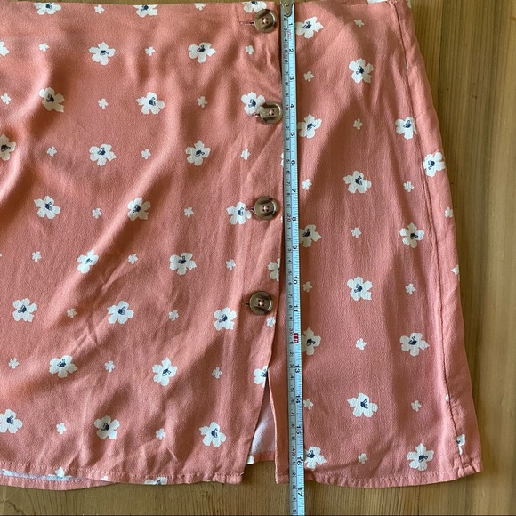 O’Neill • ‘Libby’ Pink Floral Mini Skirt with Buttons - Picture 4 of 10